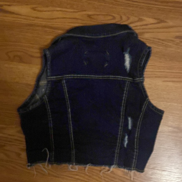 Crop Vest - Picture 2 of 2